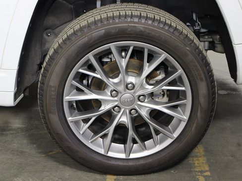 Used 2025 Jeep Grand Cherokee Summit AWD/4WD image 43