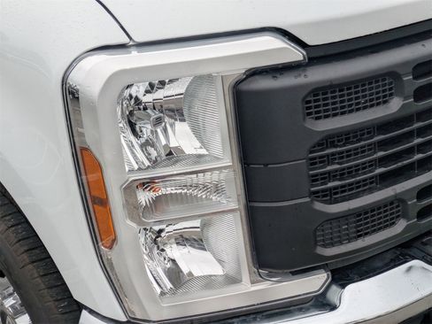 New 2025 Ford F250 XL w/ XL Chrome Package image 9