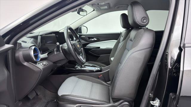 Used 2025 Chevrolet Trax LT w/ LT Convenience Package FWD image 14