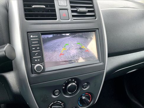 Used 2019 Nissan Versa SV image 19