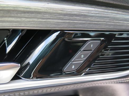 Used 2023 Jeep Wagoneer Series III w/ Premium Group I AWD/4WD image 11