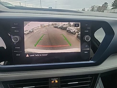 Used 2024 Volkswagen Taos SE image 25