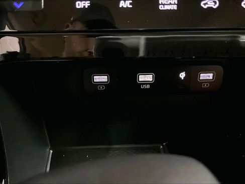 Used 2024 Kia Carnival SX image 27