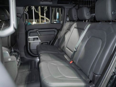 Used 2023 Land Rover Defender 110 S image 13