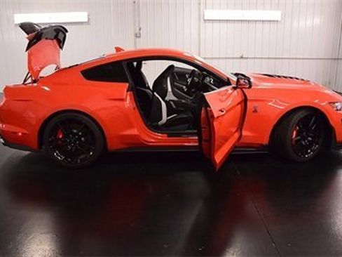 Used 2022 Ford Mustang Shelby GT500 w/ Handling Package image 32