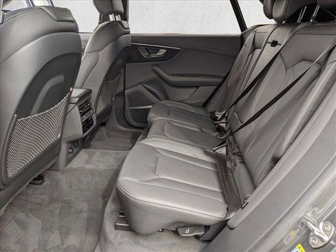 Certified 2025 Audi Q8 Prestige image 20
