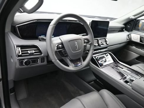 Used 2020 Lincoln Navigator Reserve w/ Luxury Package AWD/4WD image 9