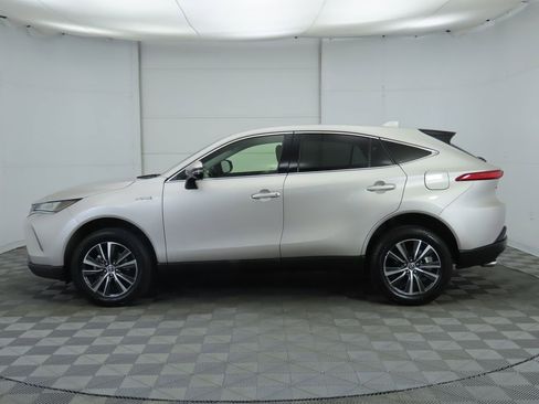 Used 2021 Toyota Venza LE image 8