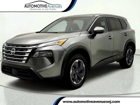 Used 2025 Nissan Rogue SV FWD image 1