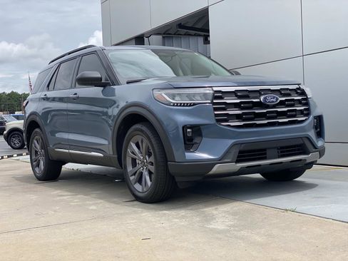Used 2025 Ford Explorer Active w/ Active Comfort Package AWD/4WD image 1