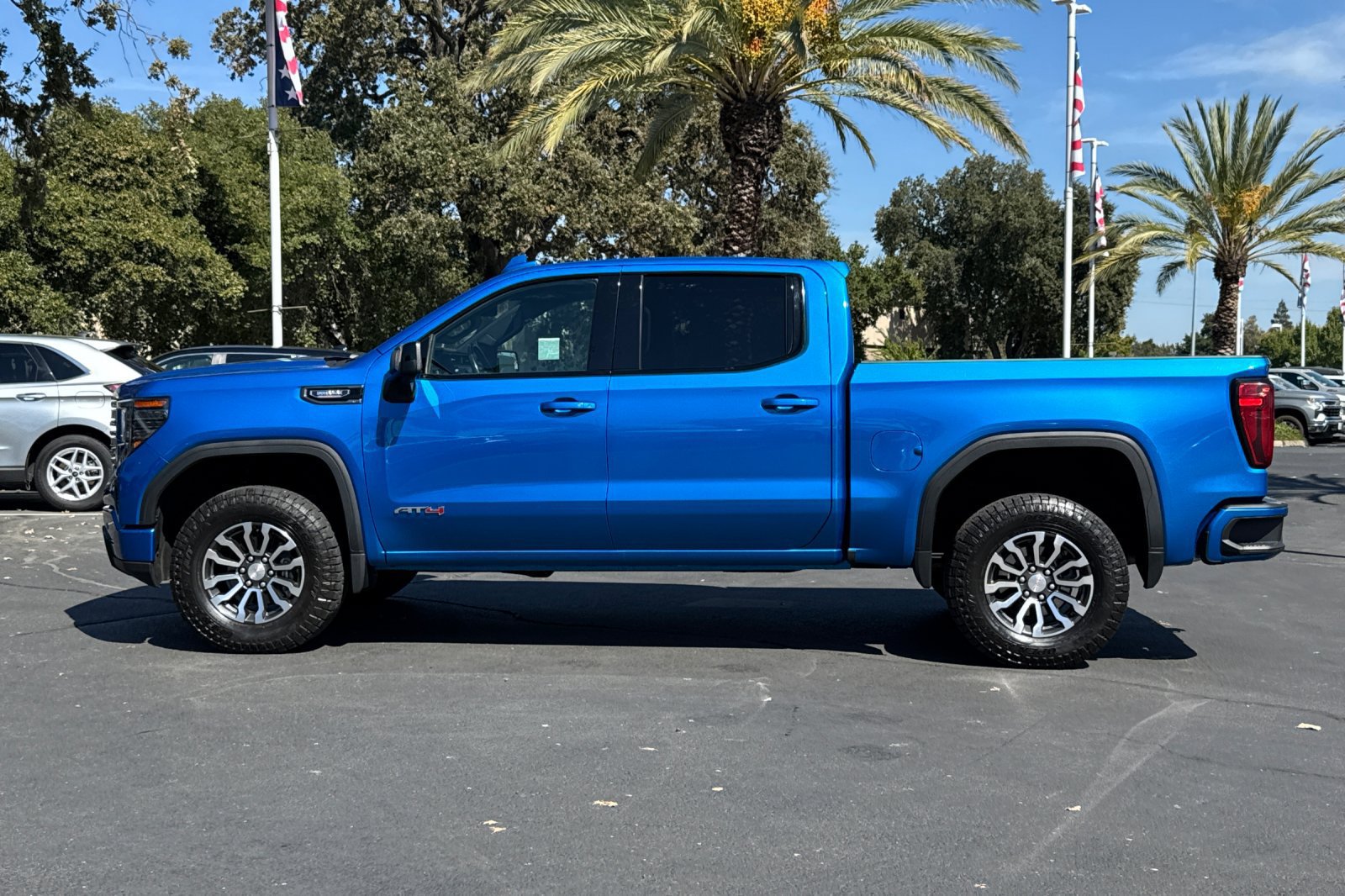 Used 2023 GMC Sierra 1500 AT4 w/ AT4 Premium Package AWD/4WD image 6