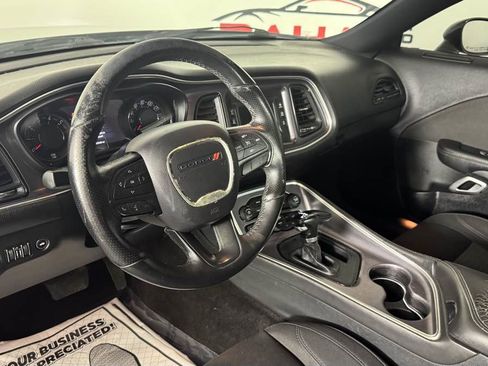 Used 2017 Dodge Challenger R/T w/ Driver Convenience Group RWD image 15