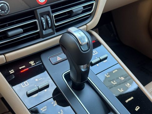 Certified 2026 Porsche Macan AWD/4WD image 25