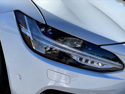 Used 2018 Volvo S90 T6 Inscription w/ Convenience Package image 29