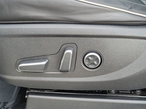 Used 2023 Hyundai Palisade SEL w/ Premium Package image 18