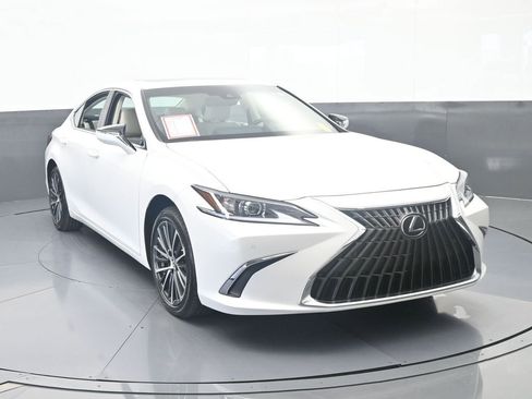 Used 2025 Lexus ES 350 w/ Premium Package FWD image 9