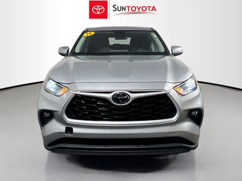 Used 2024 Toyota Highlander LE AWD/4WD image 10