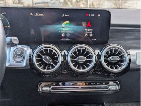 Used 2023 Mercedes-Benz EQB 300 4MATIC image 21