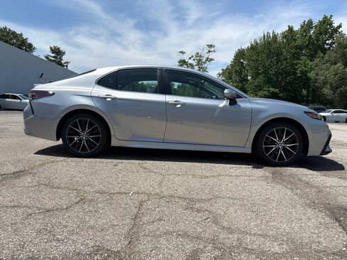Used 2023 Toyota Camry SE FWD image 8
