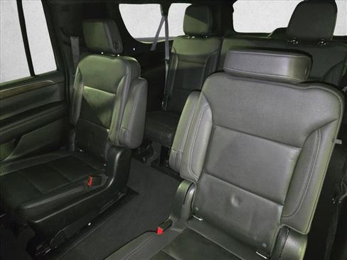 Used 2022 Chevrolet Suburban LT AWD/4WD image 15