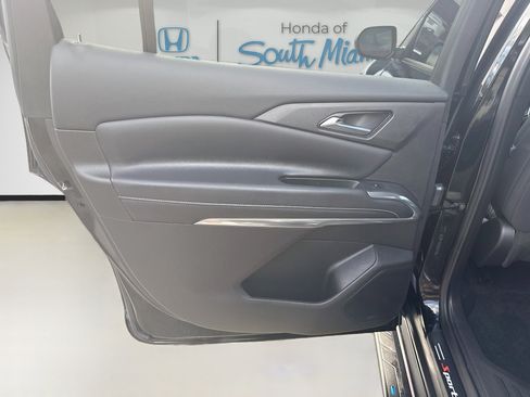 Used 2025 Chevrolet Traverse LT FWD image 26