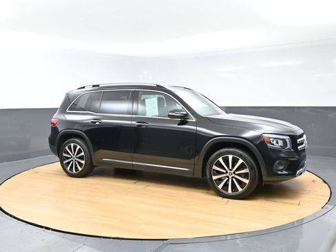 Used 2022 Mercedes-Benz GLB 250 w/ Premium Package Lite image 9