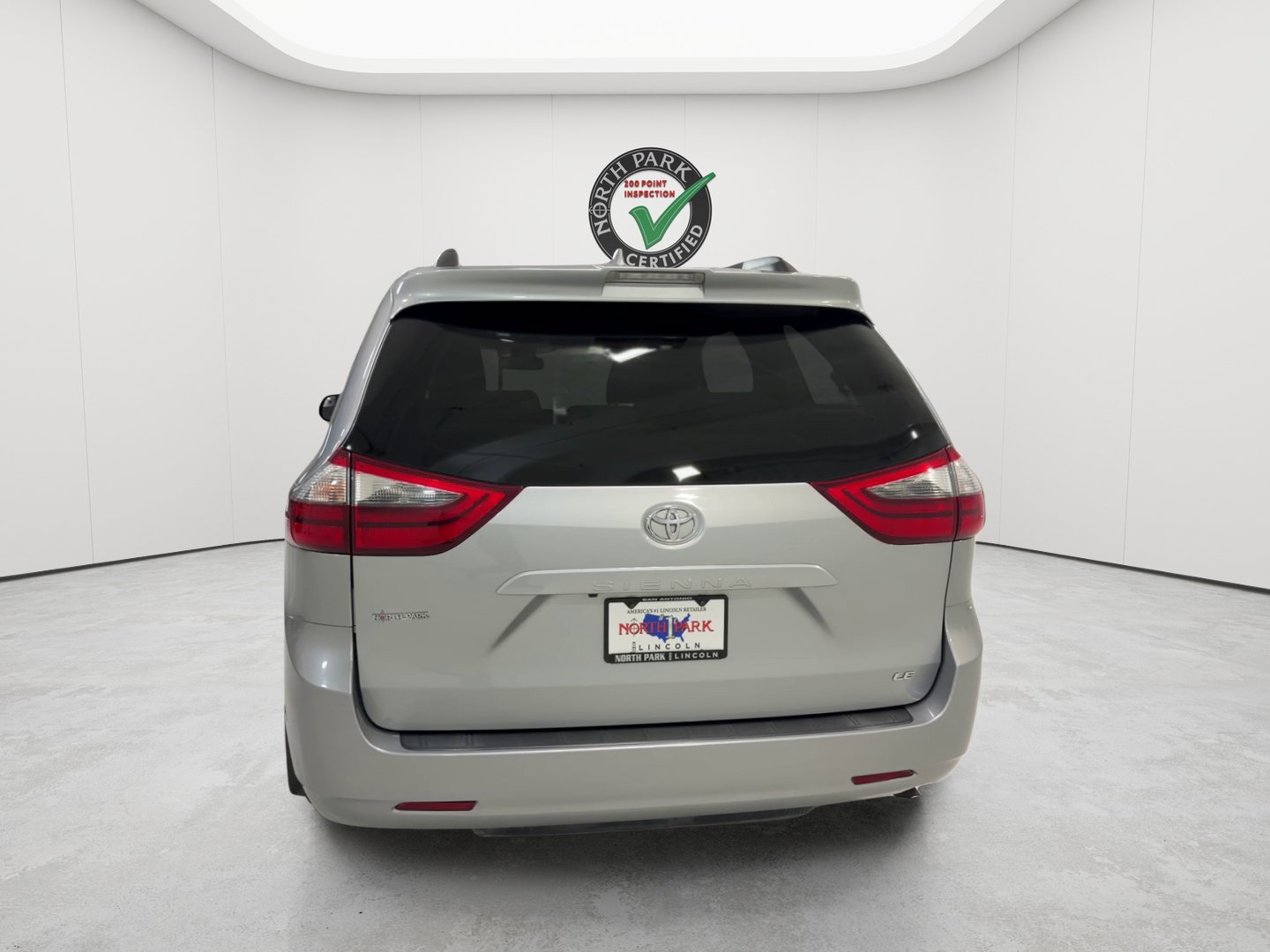 Used 2020 Toyota Sienna LE FWD image 4