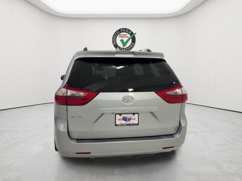 Used 2020 Toyota Sienna LE FWD image 4
