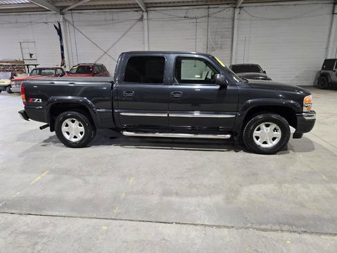 Used 2005 GMC Sierra 1500 SLE w/ Off-Road Package image 17