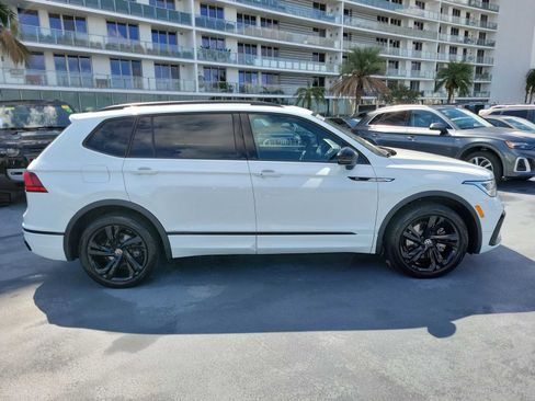 Used 2023 Volkswagen Tiguan SE R-Line FWD image 7