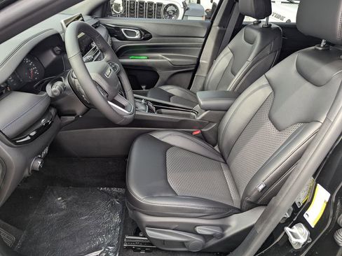 New 2026 Jeep Compass Latitude image 12