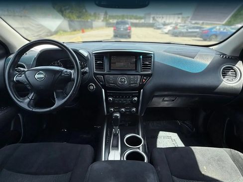 Used 2015 Nissan Pathfinder SV FWD image 3