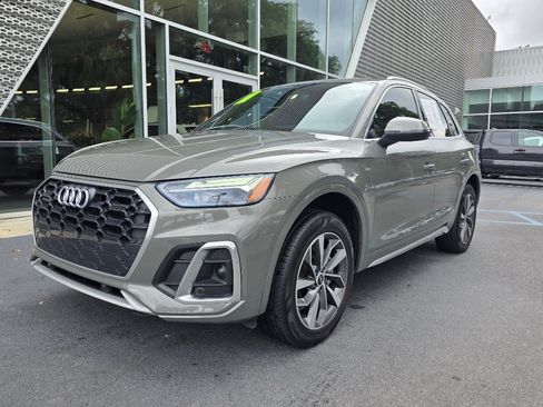 Used 2023 Audi Q5 2.0T Premium w/ Convenience Package AWD/4WD image 2