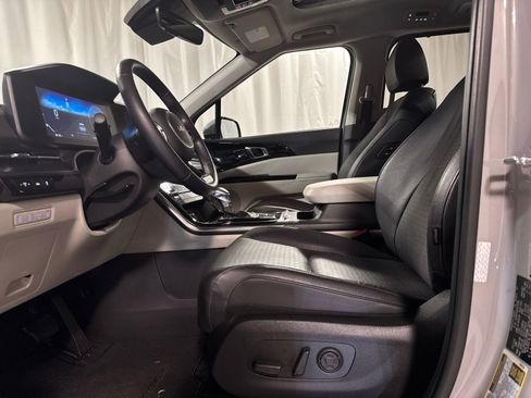 Certified 2024 Kia Carnival SX Prestige image 3