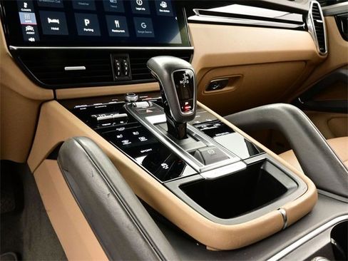 Used 2020 Porsche Cayenne image 11