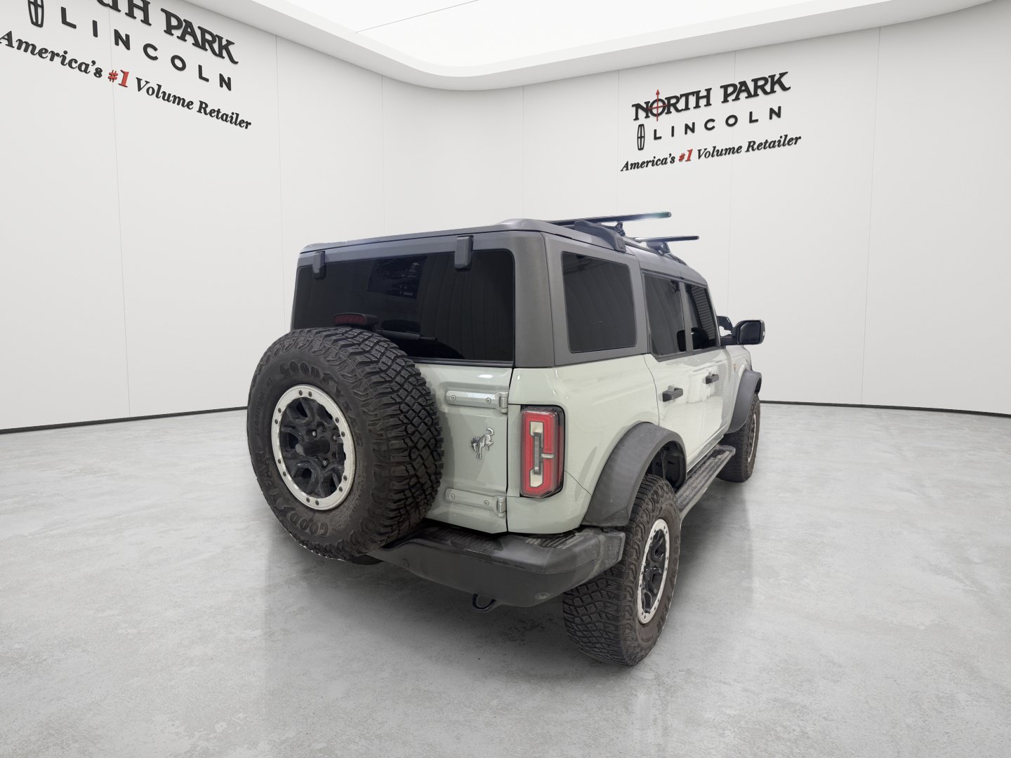 Used 2023 Ford Bronco Badlands AWD/4WD image 5