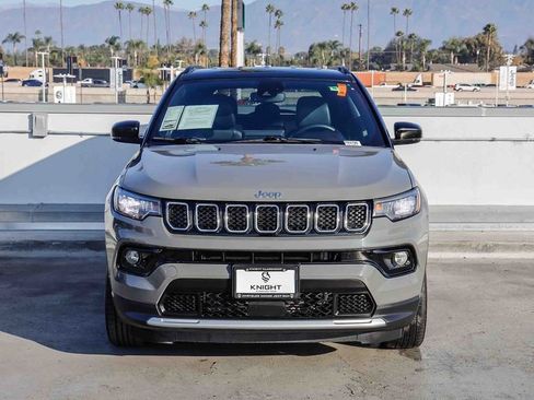 Used 2024 Jeep Compass Limited image 3