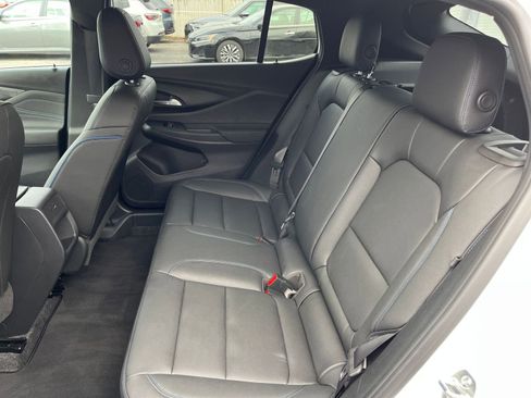 Used 2025 Buick Envista Sport Touring image 24