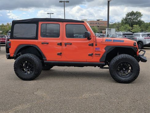Used 2019 Jeep Wrangler Unlimited Sahara w/ Uconnect 4C Nav & Sound Group image 3