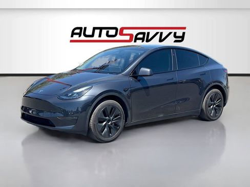 Used 2024 Tesla Model Y Long Range RWD image 3