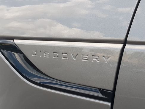 Used 2025 Land Rover Discovery S AWD/4WD image 13