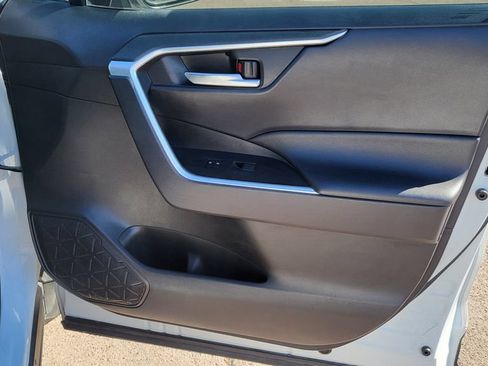 Used 2021 Toyota RAV4 XLE w/ Convenience Package FWD image 19