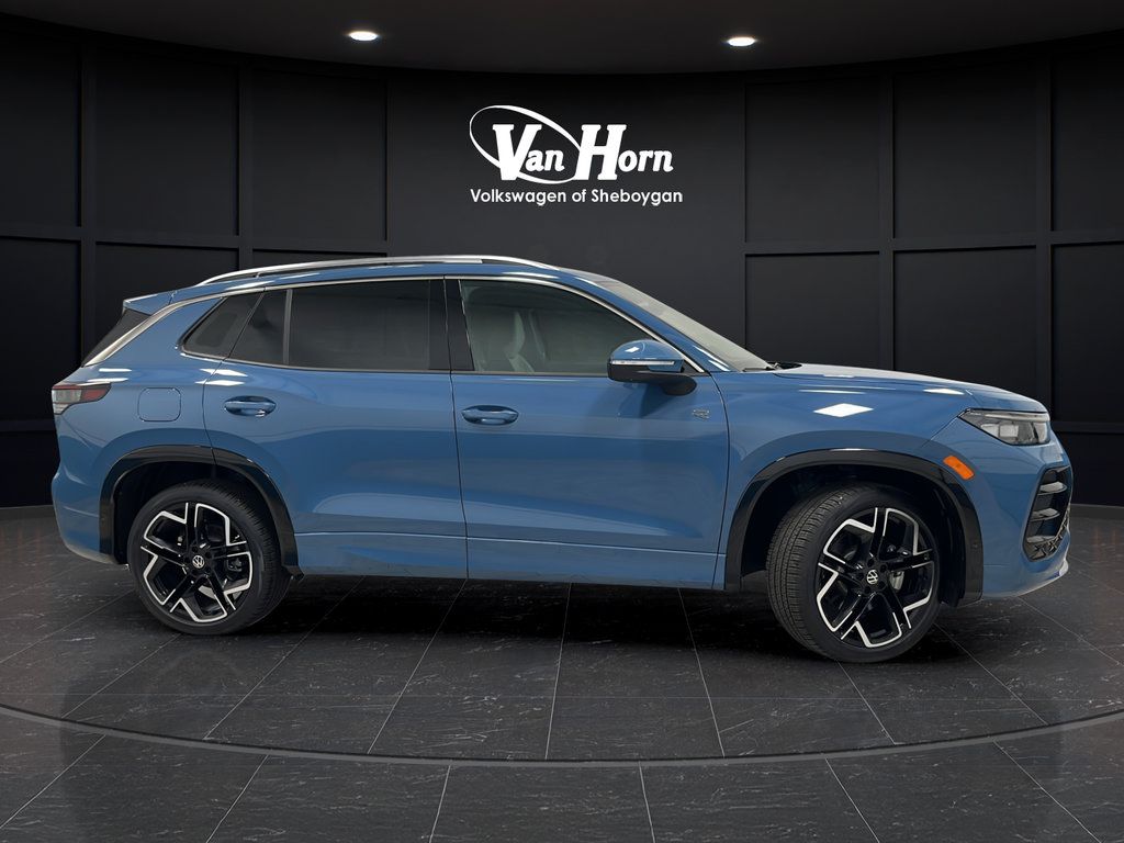 Used 2025 Volkswagen Tiguan SEL R-Line AWD/4WD image 8