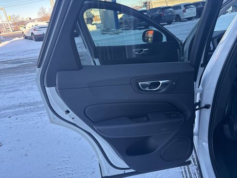Certified 2025 Volvo XC60 B5 Core image 35