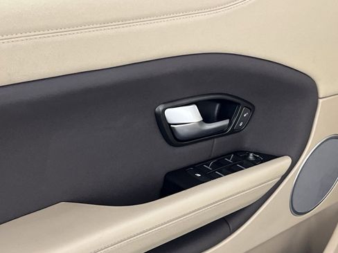 Used 2017 Land Rover Range Rover Evoque SE image 15