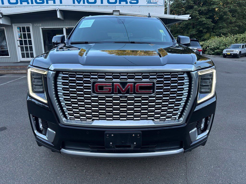Used 2022 GMC Yukon XL Denali w/ Denali Ultimate Package AWD/4WD image 2