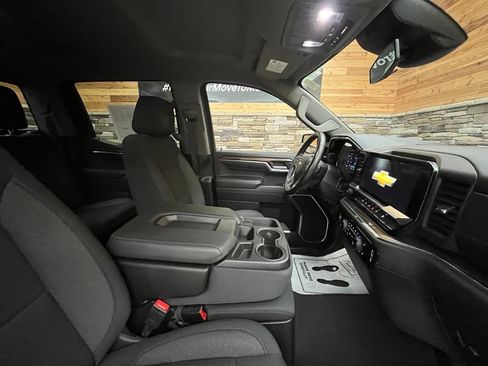 Used 2024 Chevrolet Silverado 1500 LT AWD/4WD image 30