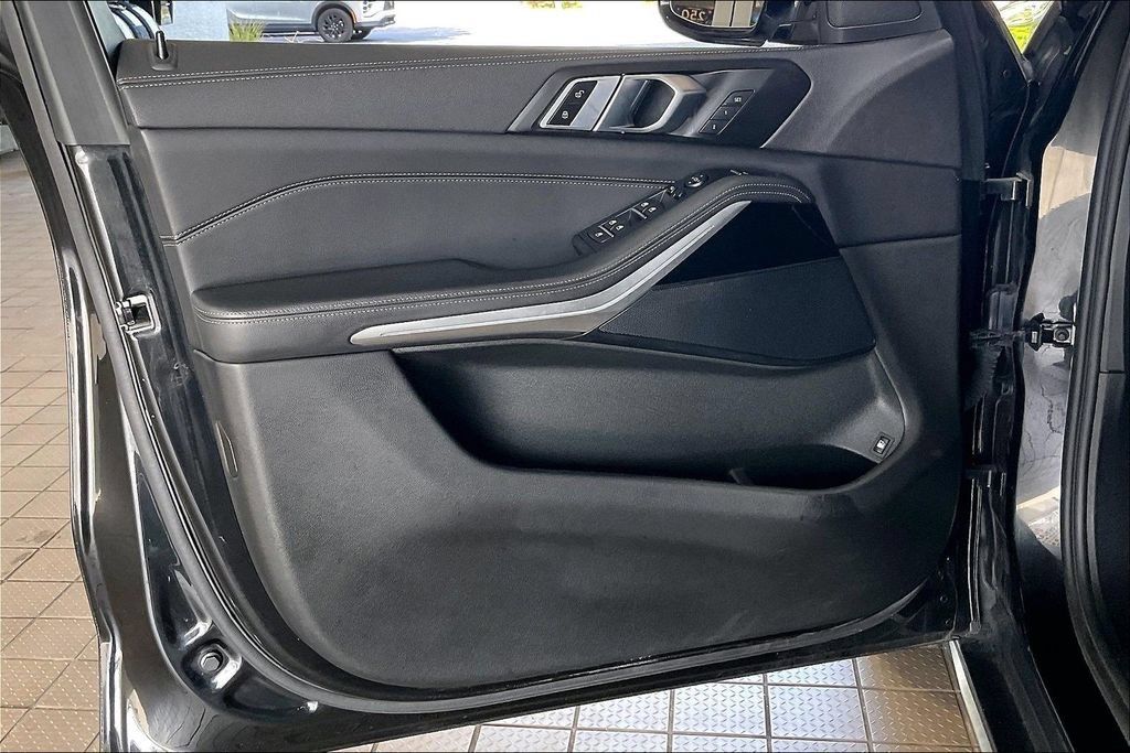 Used 2022 BMW X5 xDrive45e AWD/4WD image 2