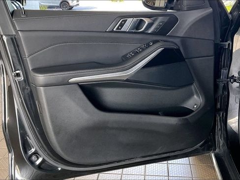 Used 2022 BMW X5 xDrive45e AWD/4WD image 2