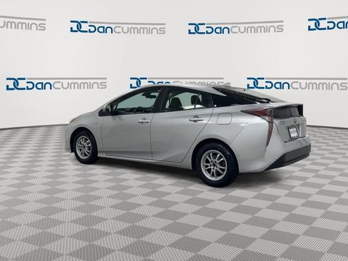 Used 2017 Toyota Prius Two FWD image 6